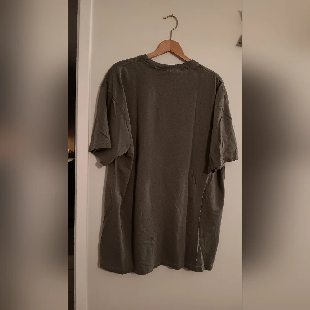 Sage Green Graphic T-Shirt Raccoon - Picture 3 of 3